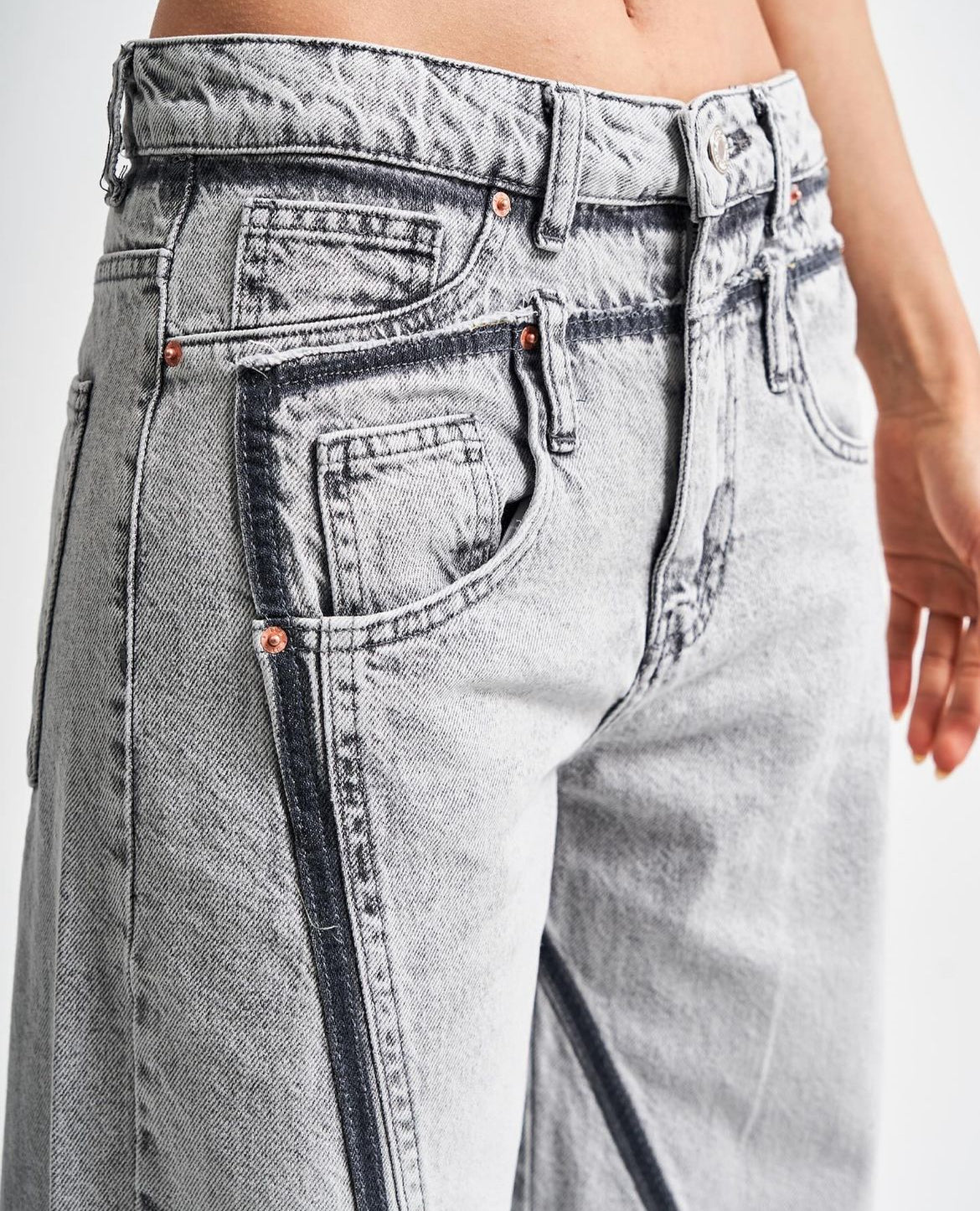 COLORS DESIGN WIDE LEG STRIPED GRAY JEANS-J 1502